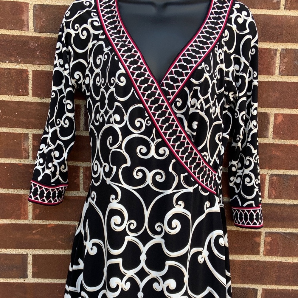 White House Black Market size medium.
